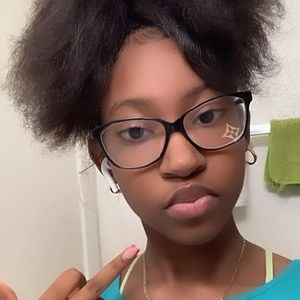 Meet your Posher, Anaya